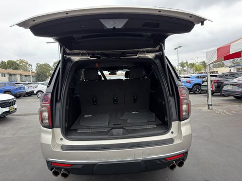 Used 2024 Chevrolet Suburban Premier AWD/4WD image 15