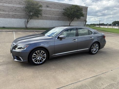 Used 2014 Lexus LS 460 w/ Comfort Package RWD image 4