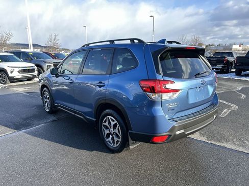 Used 2023 Subaru Forester Premium image 5