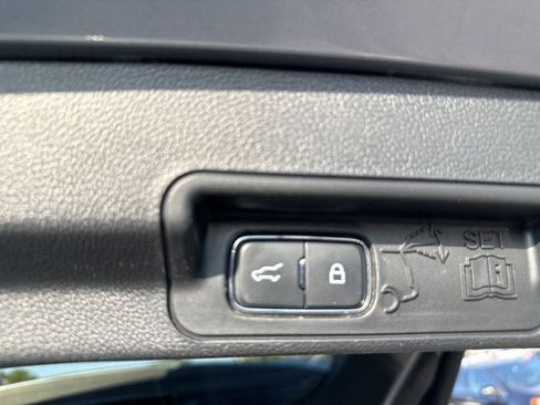 Used 2024 Ford Explorer Limited image 20