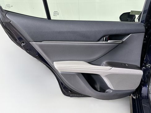 Used 2021 Toyota Camry XLE image 27