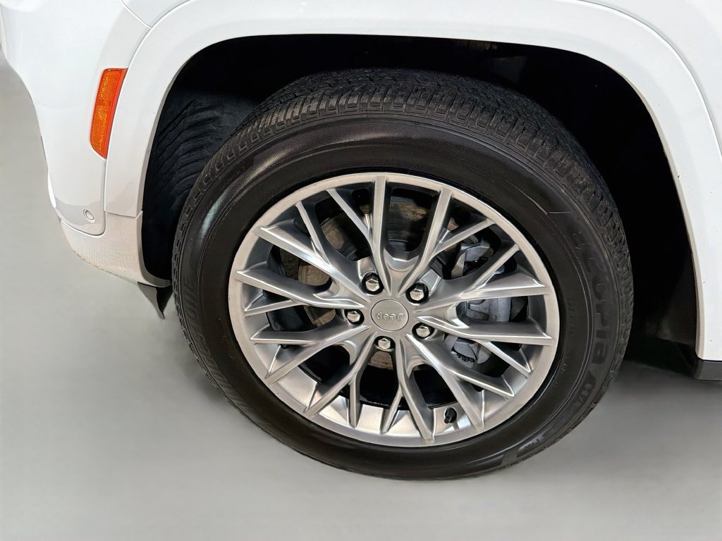 Used 2023 Jeep Grand Cherokee Summit w/ Luxury Tech Group V AWD/4WD image 28
