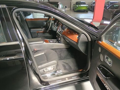 Used 2010 Rolls-Royce Ghost RWD image 31