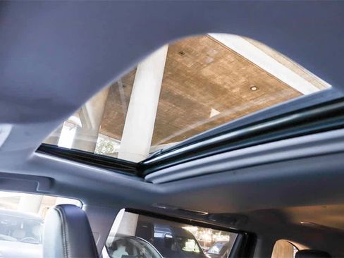 Used 2017 Toyota Highlander SE image 26