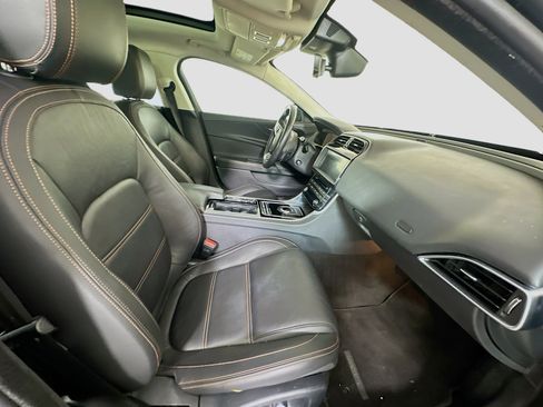 Used 2019 Jaguar XE Prestige RWD image 32