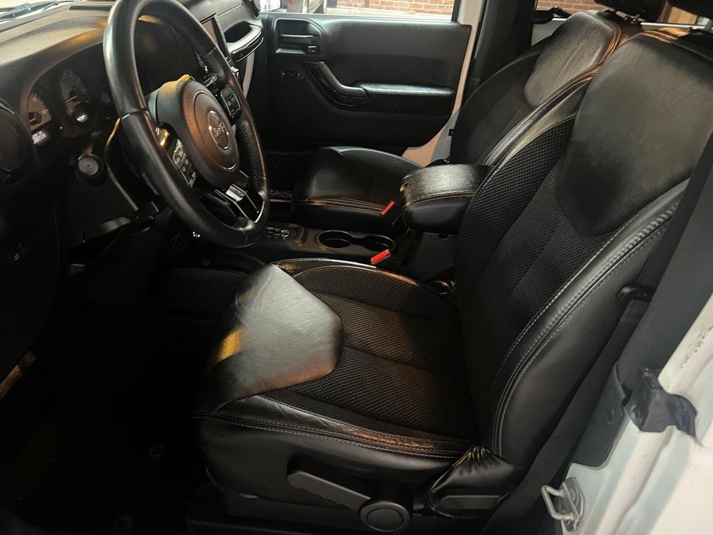 Used 2017 Jeep Wrangler Sahara AWD/4WD image 19