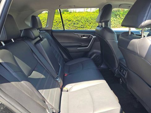 Used 2022 Toyota RAV4 XLE Premium image 23