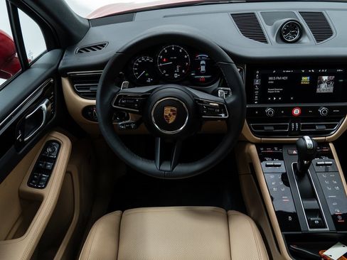 Used 2025 Porsche Macan image 14