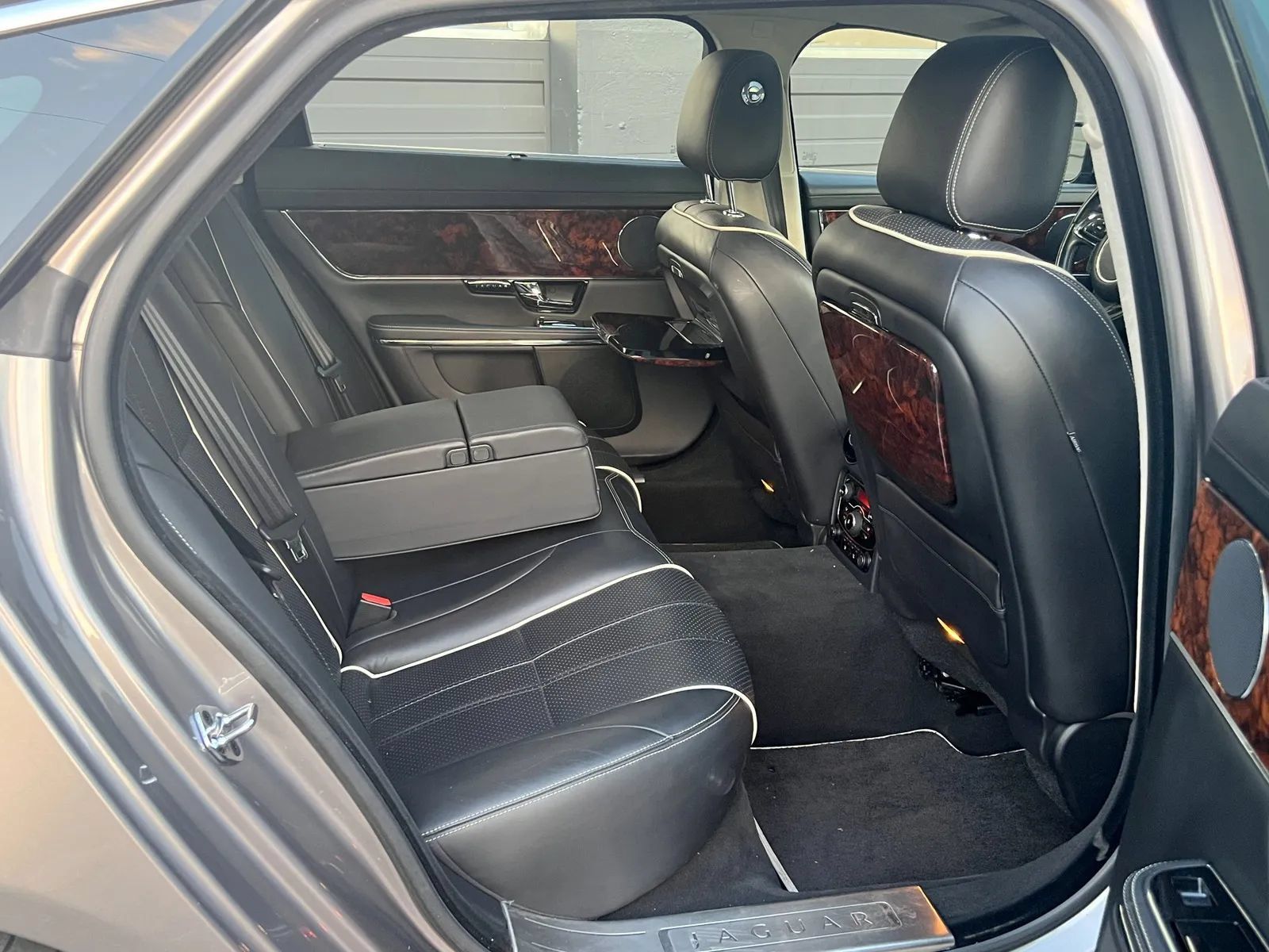 Used 2011 Jaguar XJ L RWD image 14