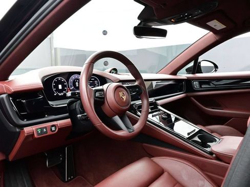 Certified 2025 Porsche Panamera 4 AWD/4WD image 4