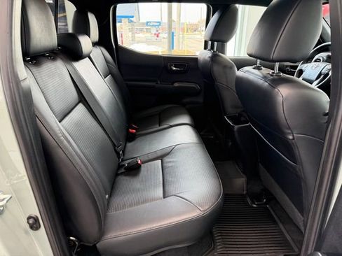 Used 2023 Toyota Tacoma TRD Off-Road w/ TRD Premium Off Road Package image 10