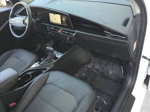 Used 2023 Kia Niro EX image 23