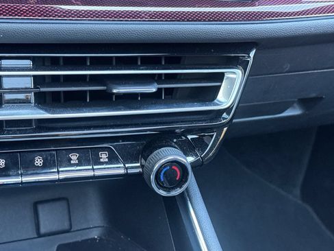 Used 2024 Chevrolet Traverse Z71 w/ Enhanced Driving Package AWD/4WD image 28