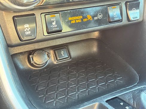 Used 2021 Toyota RAV4 XLE w/ Convenience Package image 26