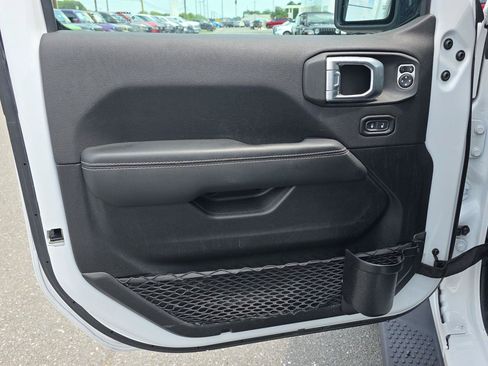 Used 2023 Jeep Wrangler Unlimited Sahara w/ LED Lighting Group AWD/4WD image 10