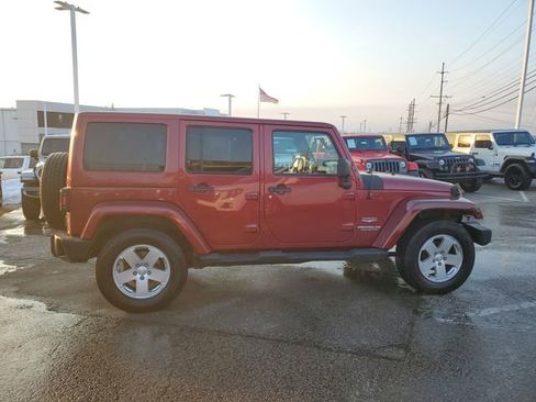 Used 2011 Jeep Wrangler Unlimited Sahara w/ Connectivity Group image 3
