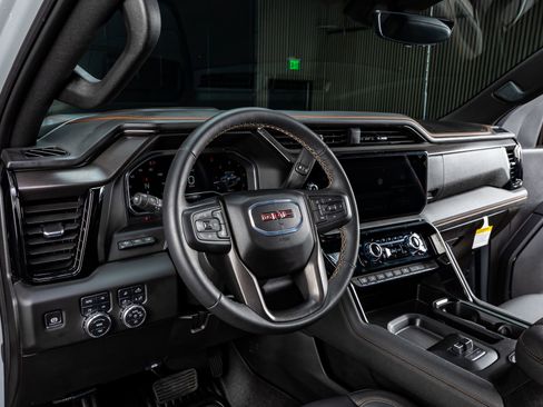 Used 2025 GMC Sierra 2500 AT4 w/ Technology Package image 17