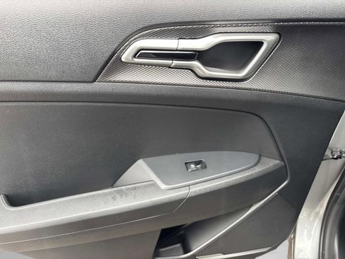 Used 2024 Kia Sportage LX image 18