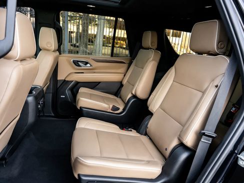 Used 2021 Chevrolet Tahoe Premier w/ Premium Package image 14