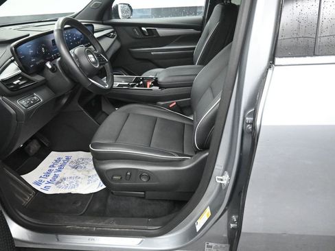 Used 2025 Buick Enclave Preferred w/ Power Package image 33