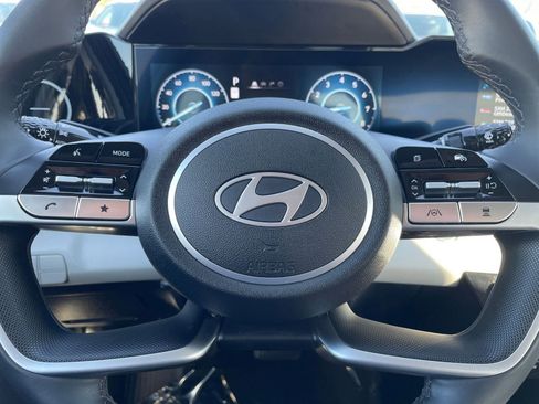 Used 2025 Hyundai Elantra Limited image 29