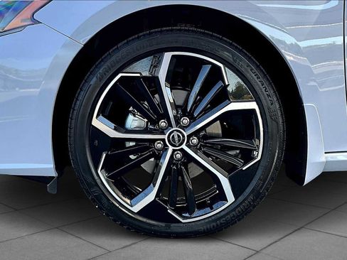 New 2025 Nissan Altima 2.5 SR image 11