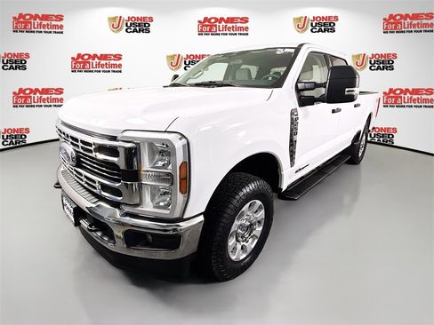 Used 2024 Ford F250 XLT w/ FX4 Off-Road Package image 12