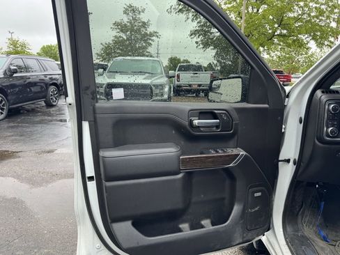 Used 2021 GMC Sierra 1500 Elevation w/ Preferred Package AWD/4WD image 6