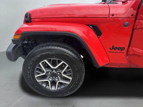Used 2025 Jeep Wrangler Unlimited Sahara AWD/4WD image 25
