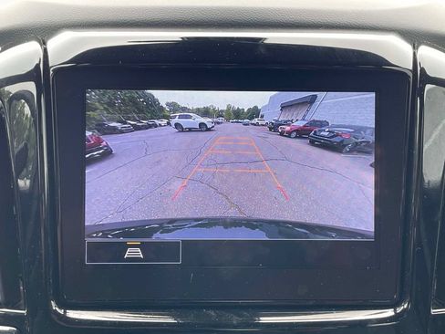 Used 2023 Chevrolet Traverse LT FWD image 29