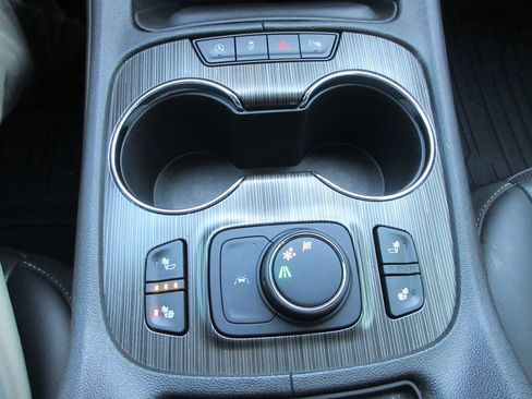 Certified 2022 GMC Acadia SLT image 28