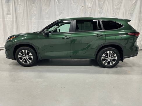 Used 2025 Toyota Highlander XLE image 4