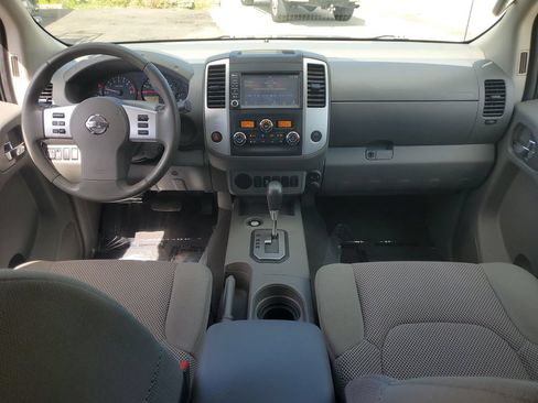 Used 2020 Nissan Frontier SV RWD image 18