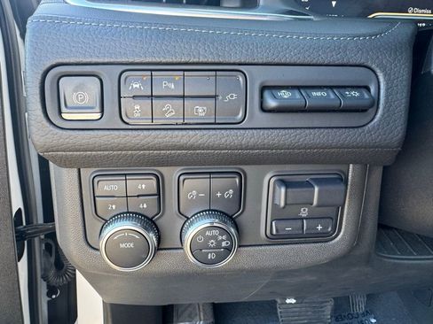 Used 2022 GMC Yukon Denali w/ Denali Premium Package image 25