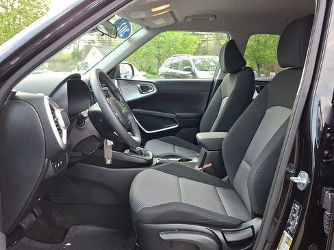 Used 2023 Kia Soul LX w/ LX Technology Package FWD image 13