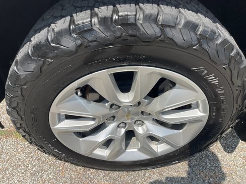Used 2021 Chevrolet Silverado 1500 Custom AWD/4WD image 9
