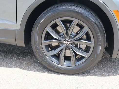 Certified 2024 Volkswagen Tiguan SE FWD image 10