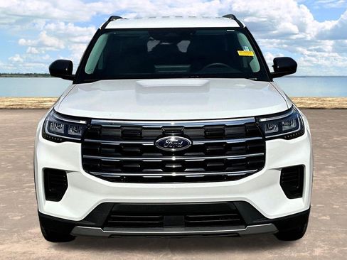 Used 2025 Ford Explorer Active image 4