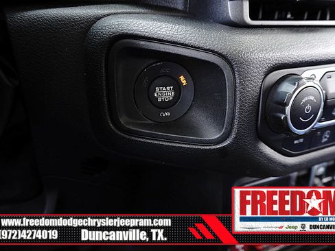 Used 2024 Jeep Gladiator Sport AWD/4WD image 30
