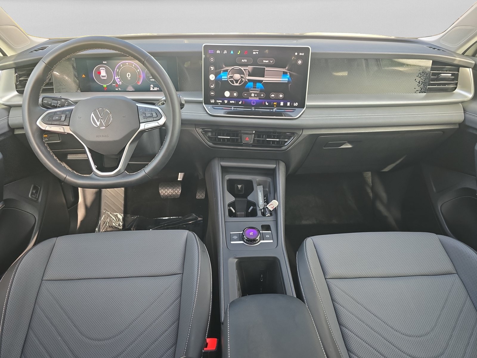 Used 2025 Volkswagen Tiguan SE FWD image 18