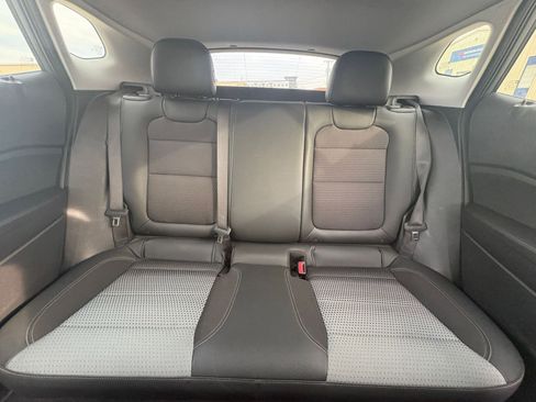 Used 2025 Chevrolet Trax LT w/ LT Convenience Package image 36