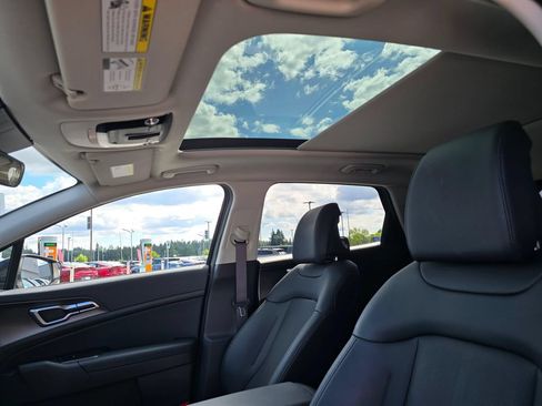 Certified 2026 Kia Sportage EX w/ EX Panoramic Sunroof Package AWD/4WD image 13