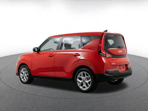 Used 2025 Kia Soul LX w/ LX Technology Package FWD image 7