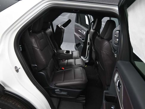 New 2026 Ford Explorer Platinum image 16