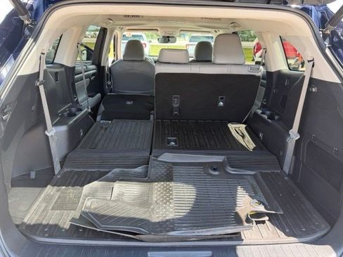 Used 2022 Toyota Highlander XLE AWD/4WD image 35