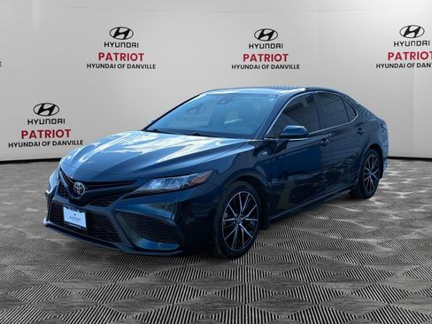 Used 2021 Toyota Camry SE w/ Convenience Package FWD image 7