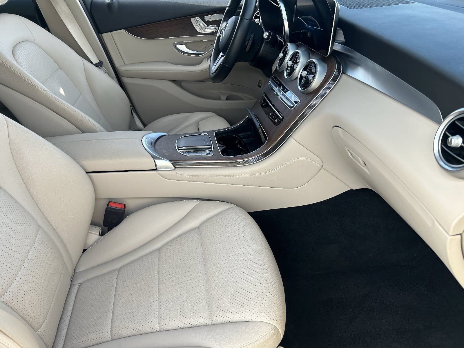Used 2021 Mercedes-Benz GLC 300 image 14