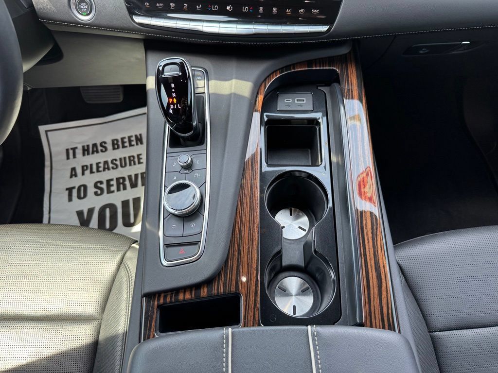 Certified 2024 Cadillac Escalade Premium Luxury w/ Performance Package AWD/4WD image 30