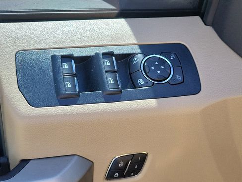 Used 2017 Ford F150 Lariat image 18