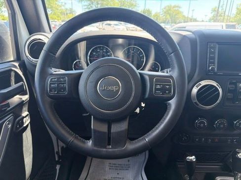Used 2017 Jeep Wrangler Unlimited Sahara w/ Connectivity Group AWD/4WD image 23